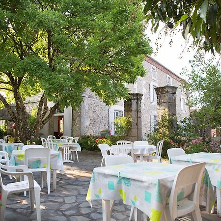 Hotel Restaurant Le Sully Saint-Saud-Lacoussiere Экстерьер фото