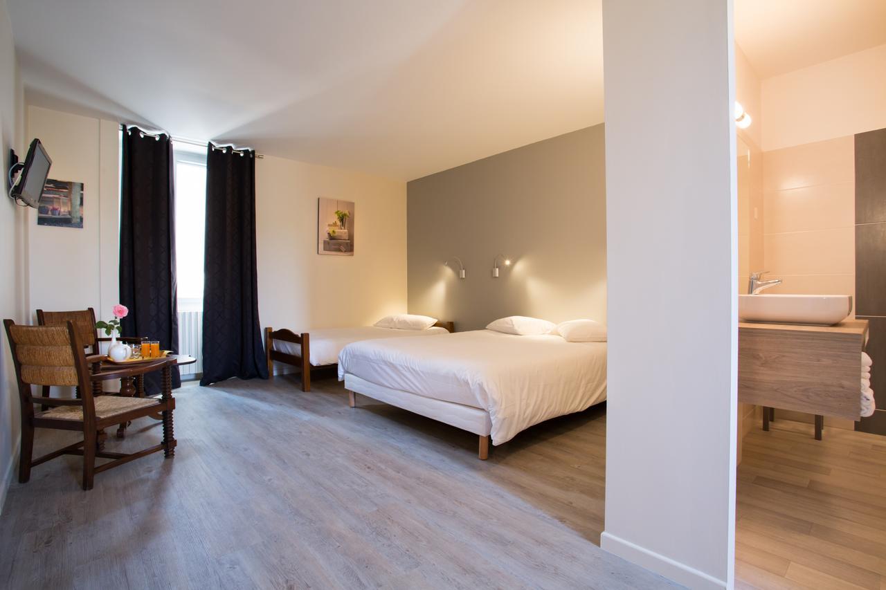Hotel Restaurant Le Sully Saint-Saud-Lacoussiere Экстерьер фото