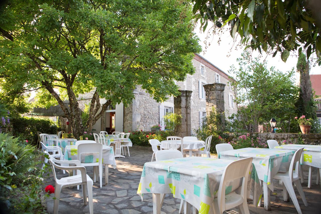 Hotel Restaurant Le Sully Saint-Saud-Lacoussiere Экстерьер фото