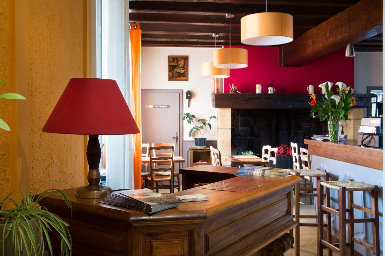 Hotel Restaurant Le Sully Saint-Saud-Lacoussiere Экстерьер фото