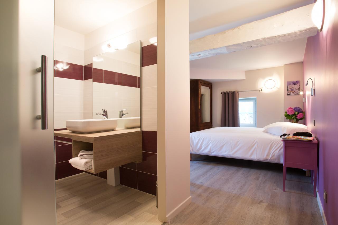 Hotel Restaurant Le Sully Saint-Saud-Lacoussiere Экстерьер фото