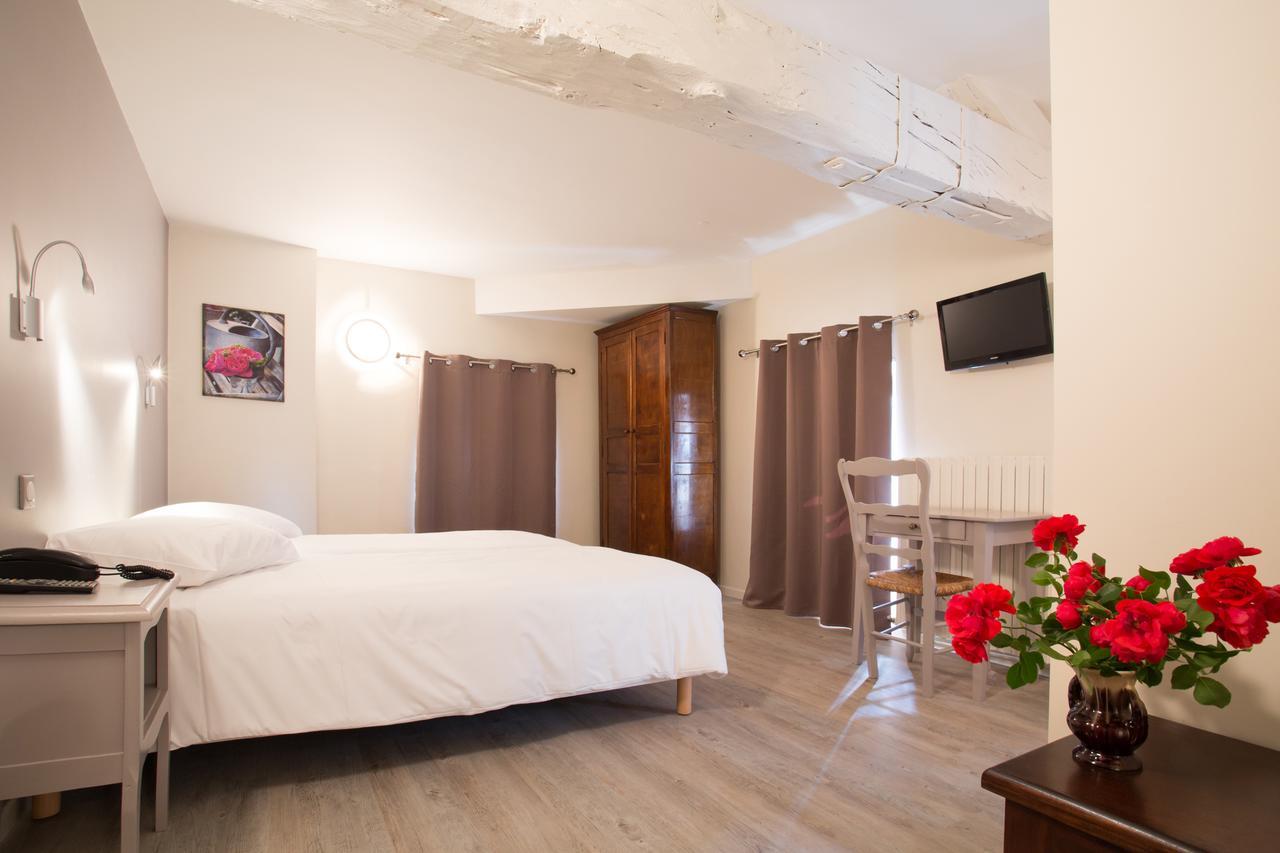 Hotel Restaurant Le Sully Saint-Saud-Lacoussiere Экстерьер фото