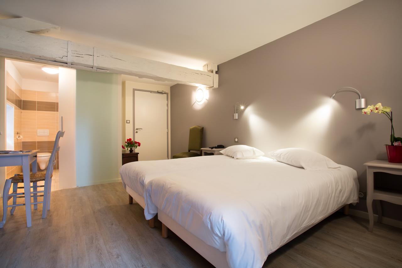 Hotel Restaurant Le Sully Saint-Saud-Lacoussiere Экстерьер фото
